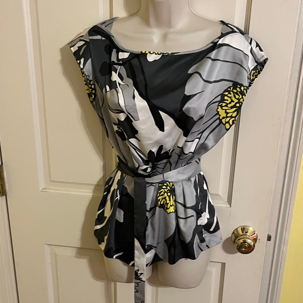 New York and Company Floral Print Women's Top - Black, Gray, Yellow